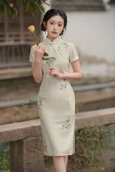 Традиционный Китайский Стиль Светло-Зеленая Цветочная вышивка Qipao Винтажное Элегантное Женское Вечернее платье Cheongsams С коротким рукавом