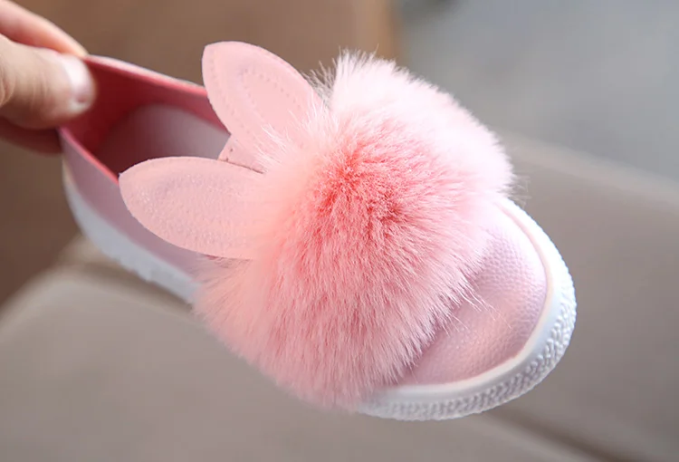 Новинка 2022 года, детская обувь в милом стиле, нескользящая обувь на плоской подошве, Зимние ботинки для малышей, брендовые детские модные кроссовки с помпоном и кроликом, розовые детские модные кроссовки - 4